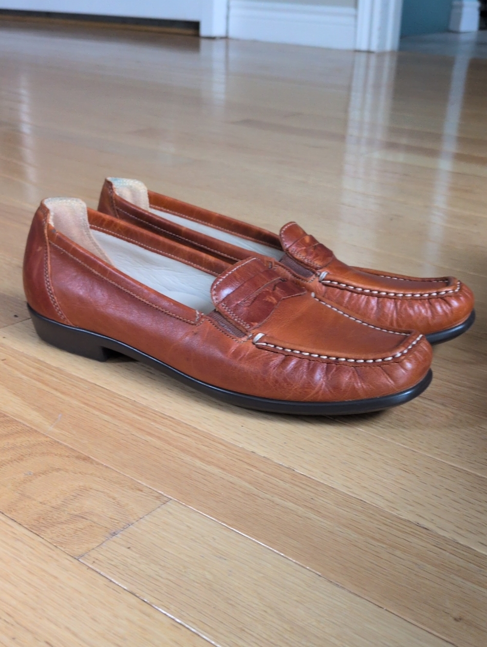 SAS Penny J Slip On Loafer Shoes Size 9.5N in Cognac Brown